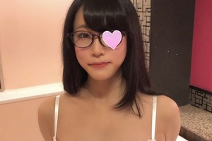 FC2PPV-1077183 地味っ子の原石発掘！！眼鏡の下は美人で服の下は超美巨乳。育てようと思ったら完全調教済みのドMでした。【隠し撮り】【個人撮影】