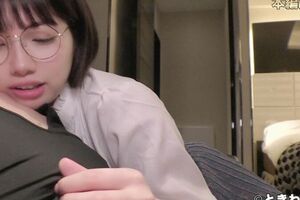 FC2-PPV 1474538 New Shot Creampie I Cant Be Able To Turn Down By A Girl Who Has Cute Glasses That Look Good Enough To Look At It Twice I Inserted A Raw Cock By Shaved Pussy And Was E...